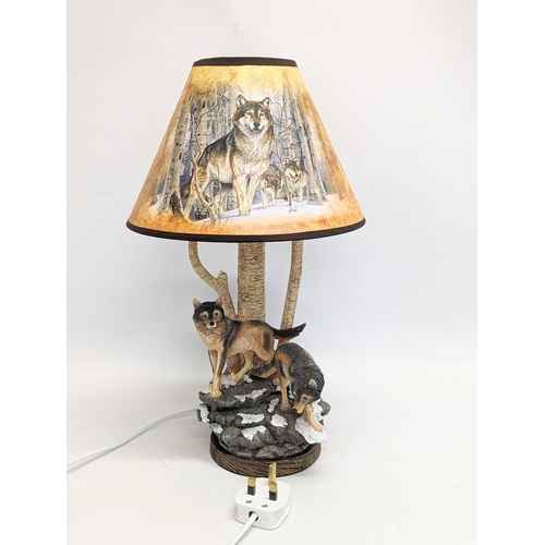 572 - An Al Agnew Spirit of The Forest Wolf Art Table lamp by The Bradford Exchange. 41cm including shade.