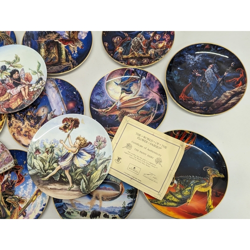 526 - A quantity of plates, including 13 Royal Doulton plates for The Franklin Mint Heirloom Recommendatio... 