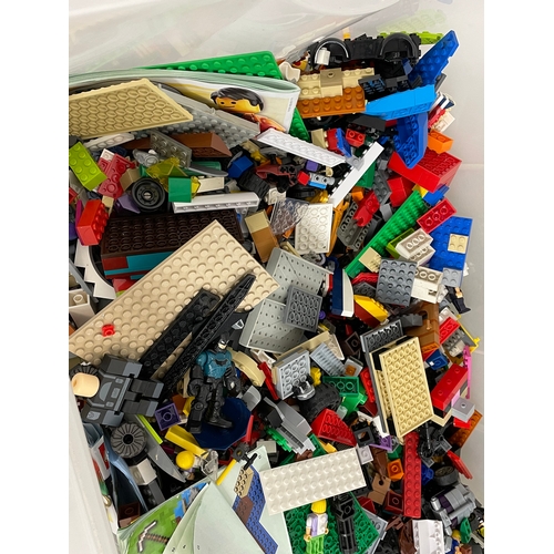 307 - A large collection of LEGO. Box measures 75 x 44 x 33cm