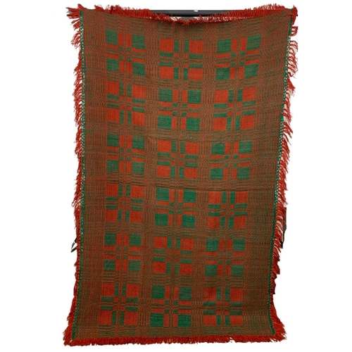 20 - A vintage Welsh style pure wool blanket. 127 x 183cm.