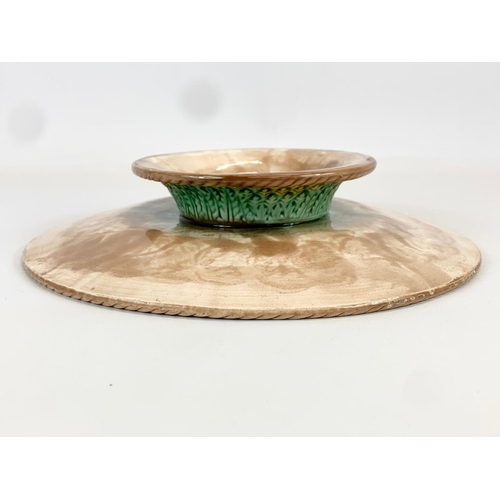 437 - A late 19th century Majolica pottery footed dish. 25.5 x 5cm.