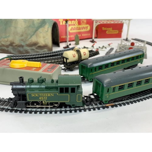 57 - A vintage Triang (Tri-ang) Railways Train set. Precision Scale Models.