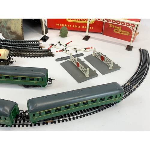 57 - A vintage Triang (Tri-ang) Railways Train set. Precision Scale Models.