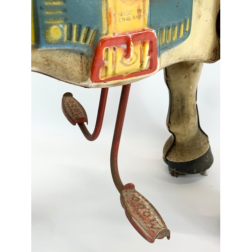 65 - A vintage Mobo Bronco tin plate child's riding horse. Working order. 69 x 75cm