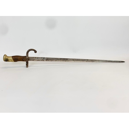 79 - A late 19th century French bayonet. 1880. 64cm