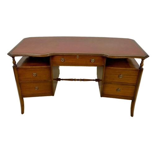 1085 - Mahogany leather top writing desk. 138 x 66 x 76.5cm