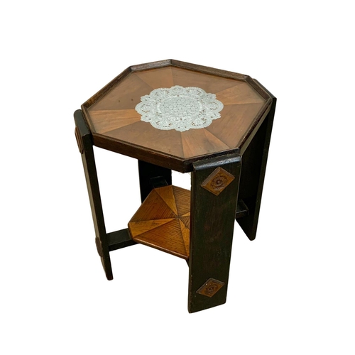 1096 - An early 20th century side table.