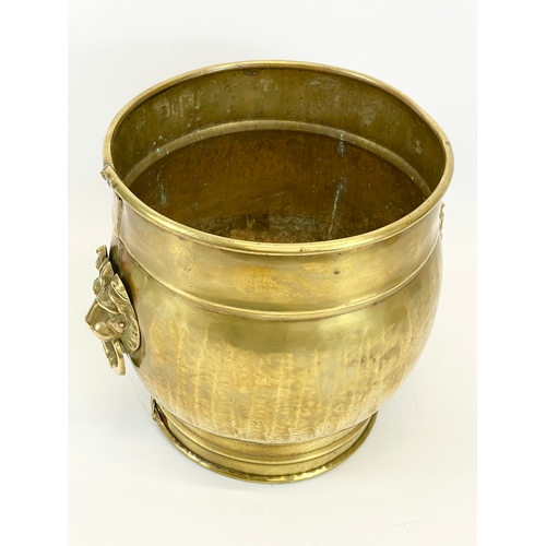 22 - An Edwardian brass planter. 30 x 26.5cm