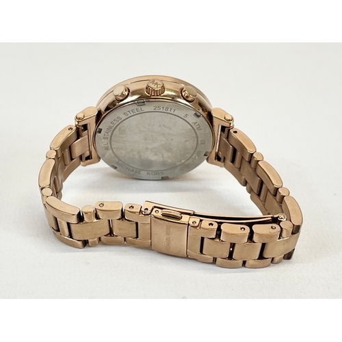 522 - A ladies Michael Kors watch.