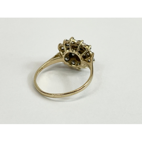 527 - A ladies 9ct gold ring. 2.6 grams. Size O.