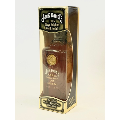 29 - An unopened bottle of Jack Daniels Tennessee Whiskey 1905 Gold Medal, in box. 1 litre.