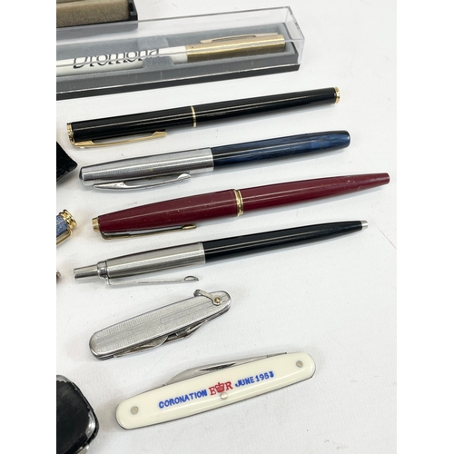 542 - A collection of pens and knives. Including 3 Parker pens, Sheiffer, L’Plume, Cougar Lumberjack knife... 