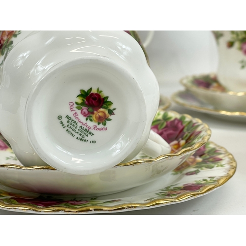 458 - A 20 piece 1962 Royal Albert Old Country Roses tea set.