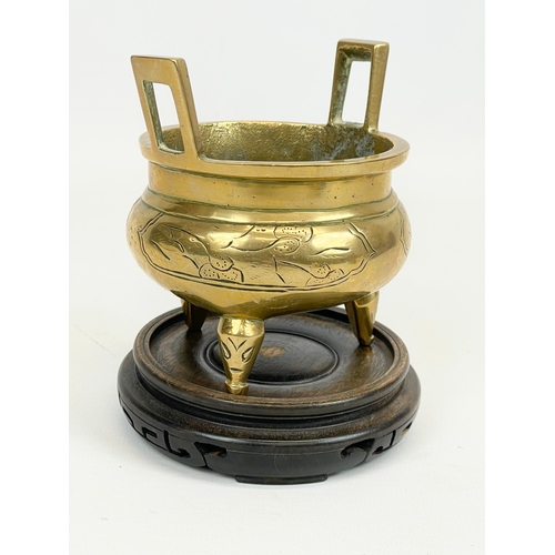 464 - 2 early 20th century Chinese brass censers. Circa 1900-1920. Largest 10 x 9.5cm not including stand.