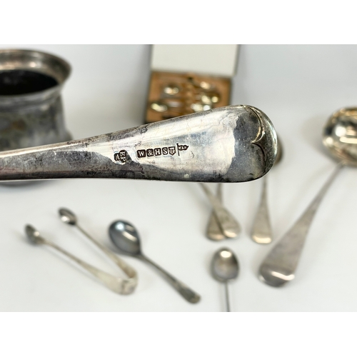 468 - A quantity of good quality silver plate. Mostly Walker & Hall, and Arthur Price & Co. Ladle measures... 