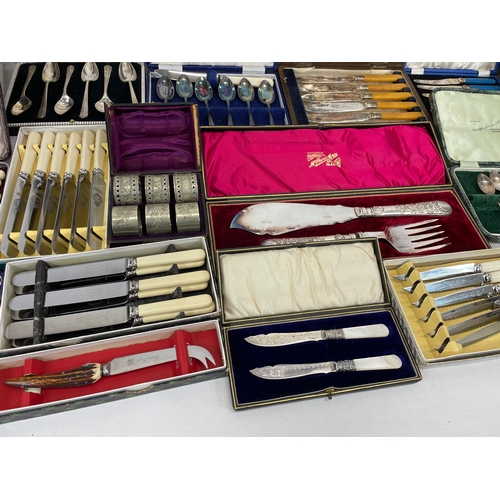 470 - A large quantity of 19th and 20th century silver plated cutlery etc. Some stainless.