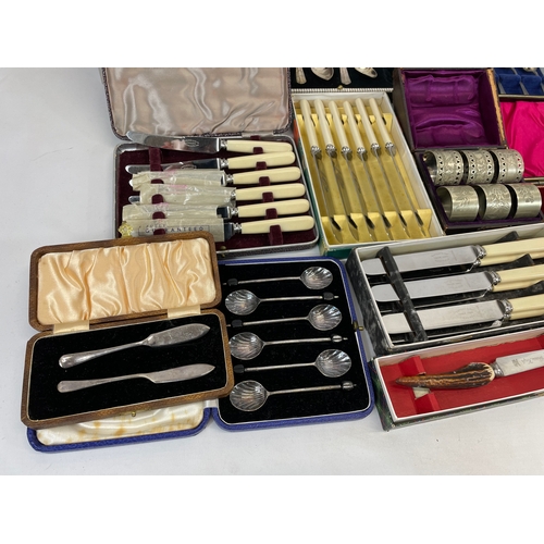 470 - A large quantity of 19th and 20th century silver plated cutlery etc. Some stainless.