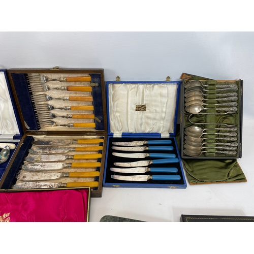 470 - A large quantity of 19th and 20th century silver plated cutlery etc. Some stainless.