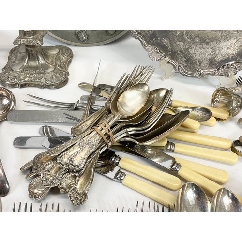 471 - A quantity of good quality silver plated cutlery and other silver plate. Some stainless.