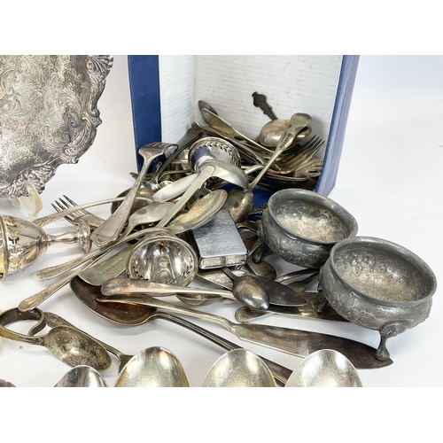 471 - A quantity of good quality silver plated cutlery and other silver plate. Some stainless.