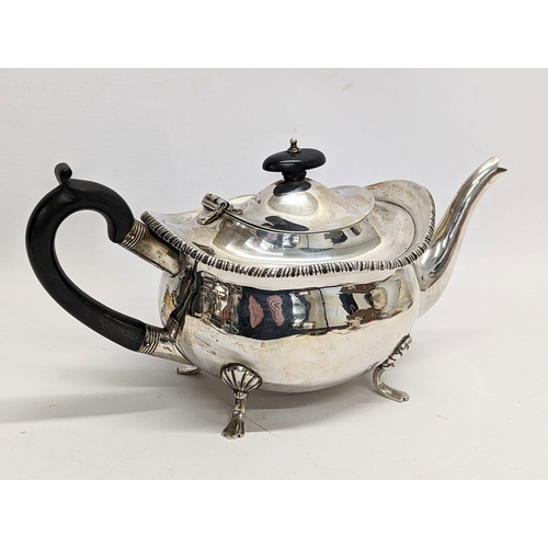 553 - A 3 piece silver tea service. Chester 1913. 1013 grams.