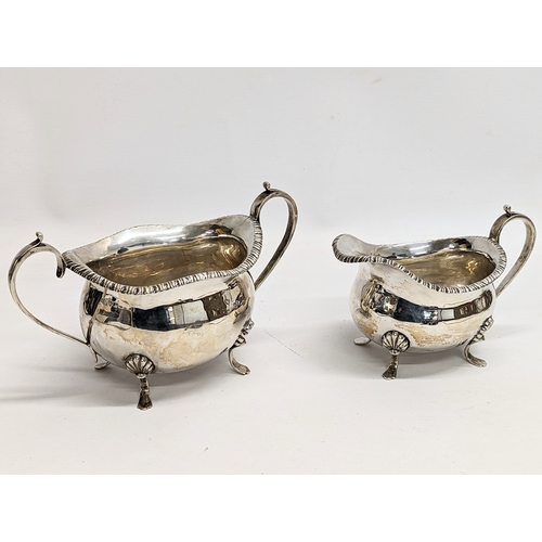 553 - A 3 piece silver tea service. Chester 1913. 1013 grams.