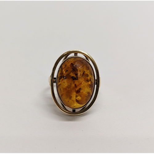 568 - A large 9ct gold ring. 4 grams.