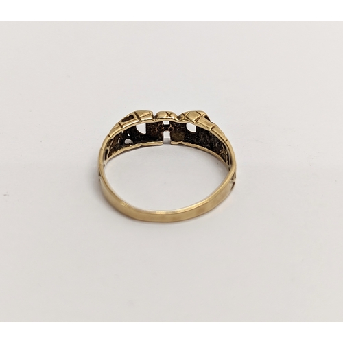 574 - A 9ct gold ring, 