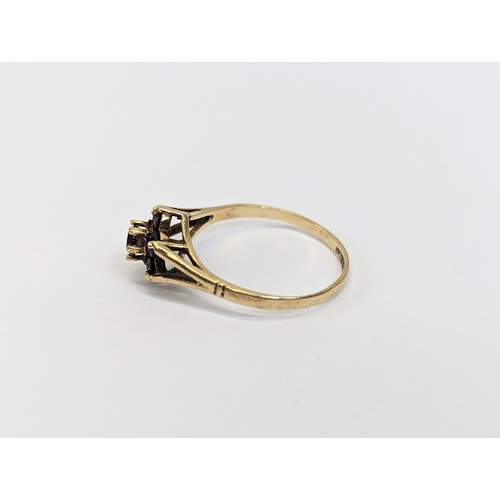 577 - A 9ct gold ring