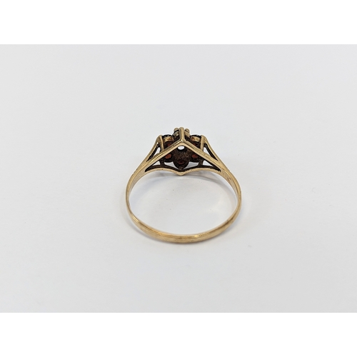 577 - A 9ct gold ring