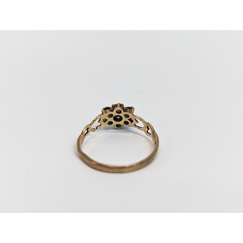 578 - A 9ct gold ring