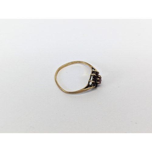 579 - A 9ct gold ring