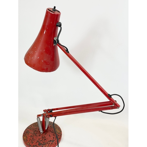 75 - A vintage anglepoise lamp.