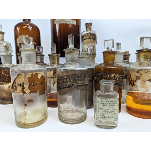 46 - A quantity of early 20th century chemist jars.