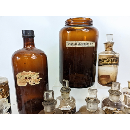 46 - A quantity of early 20th century chemist jars.