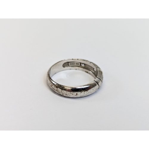 590 - A silver ring