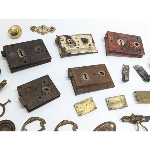 103 - A quantity of Victorian and early 20th century door furniture.