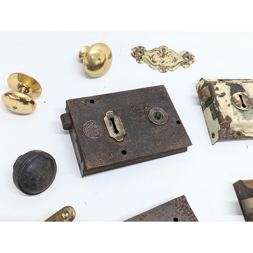 103 - A quantity of Victorian and early 20th century door furniture.