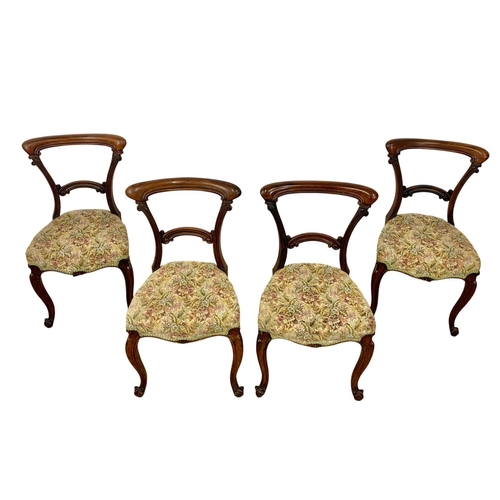 929 - A set of 4 Victorian rosewood balloon back chairs, on cabriole legs. Circa 1860-1880.