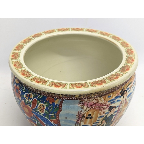 503 - A decorative Chinese porcelain pot. 27x20.5cm