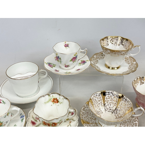 509 - A quantity of porcelain cups and saucers. Royal Albert, Royal Crown Derby, Tuscan, Minton, Cauldon, ... 