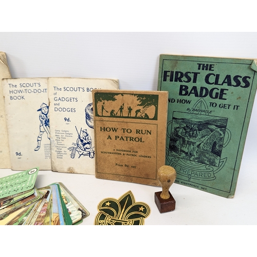 171 - A quantity of 1930s/1940s Boy Scout items, including badges, books, shirt, belts, etc