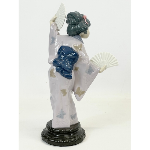 656 - A large Lladro “Madame Butterfly” pottery figurine. 4991. 30cm