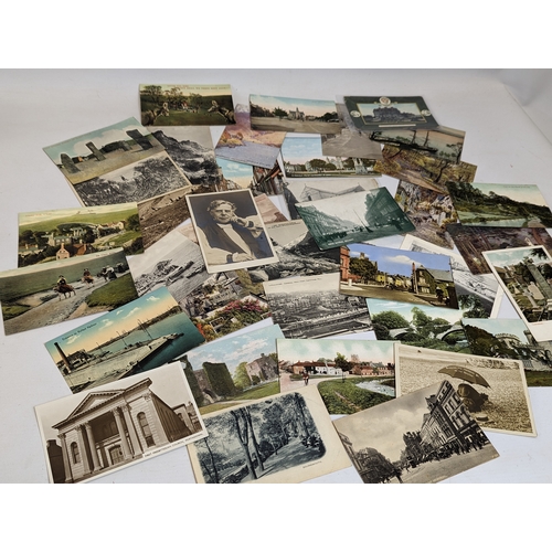 172 - A quantity of vintage postcards