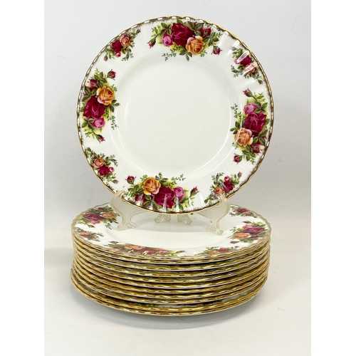 663 - A quantity of Royal Albert Old Country Roses dinnerware. 12 salad plates 20.5cm, a tureen 29cm, 12 s... 