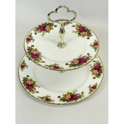 662 - A Royal Albert Old Country Roses cake stand. 26 x 22cm