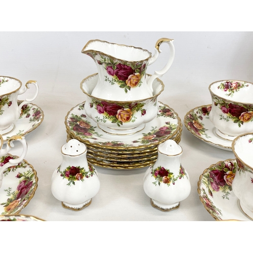 648 - A 32 piece Royal Albert Old Country Roses tea and dinner set. 6 salad plates, 6 sandwich plates, 6 c... 