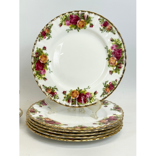 648 - A 32 piece Royal Albert Old Country Roses tea and dinner set. 6 salad plates, 6 sandwich plates, 6 c... 