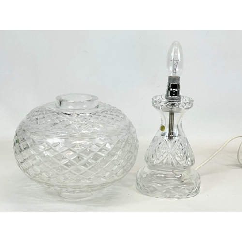 647 - A large Tyrone Crystal table lamp. 38 x 26cm