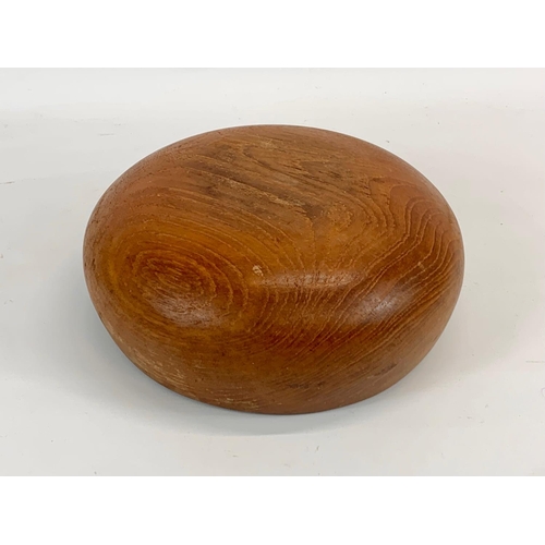 726 - A Mid Century teak fruit bowl. 25 x 10.5cm